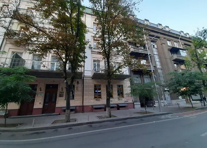 Yaroslaviv Val Apartment
